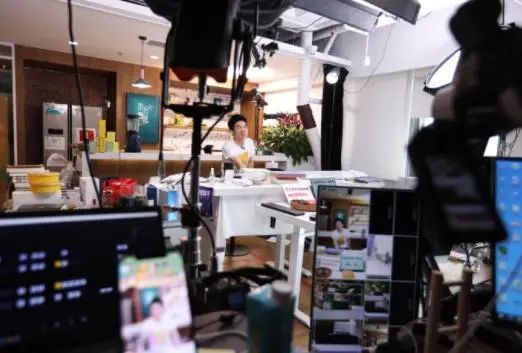 直播带货如火如荼，中食展带给你不一样的线下购物观感及体验！