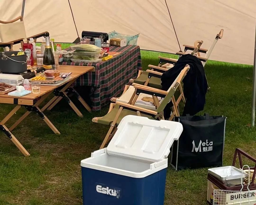 “露营风”火了！食饮企业如何搭上这辆快车？