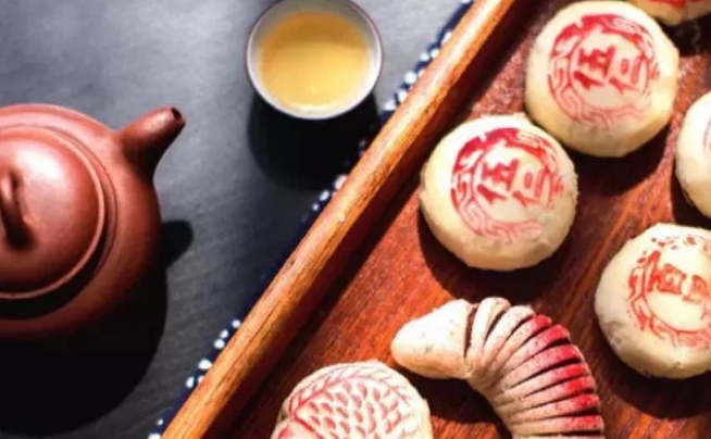 “国潮”元素融进菜品、传统文化融入食品饮料、中式糕点成为新宠……“国潮”成为消费热点